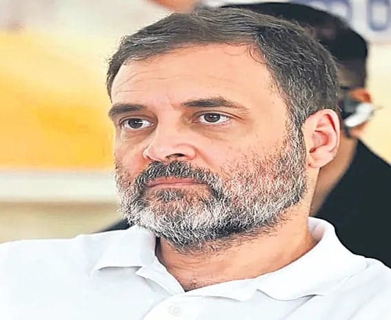 రాహుల్ గాంధీ సముద్రంలో ఈతపై పోస్ట్