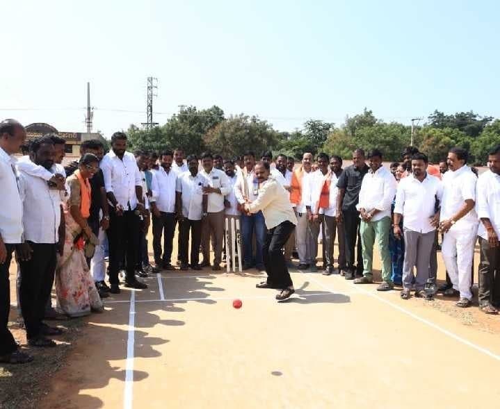 క్రీడల్లో యువత రాణించాలి: ఎమ్మెల్యే - Udayam