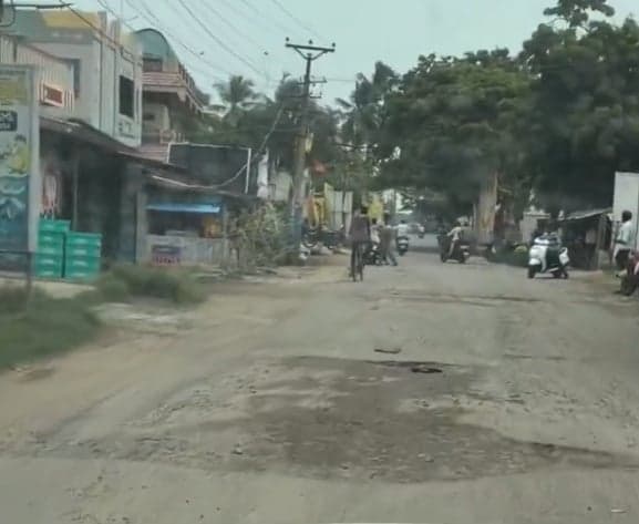 రహదారుల దుస్థితిపై నారా లోకేశ్‌ అసంతృప్తి
