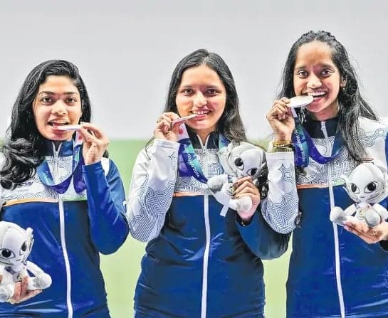 రెండు రజతాలతో భారత్‌కు బోణీ