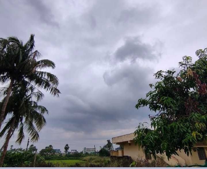 పస్రాలో చిరుజల్లులు.. రైతులకు ఊరట - Udayam