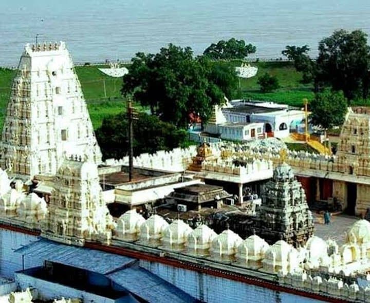 పెరిగిన దేవస్థాన లైసెన్సుల ధరలు