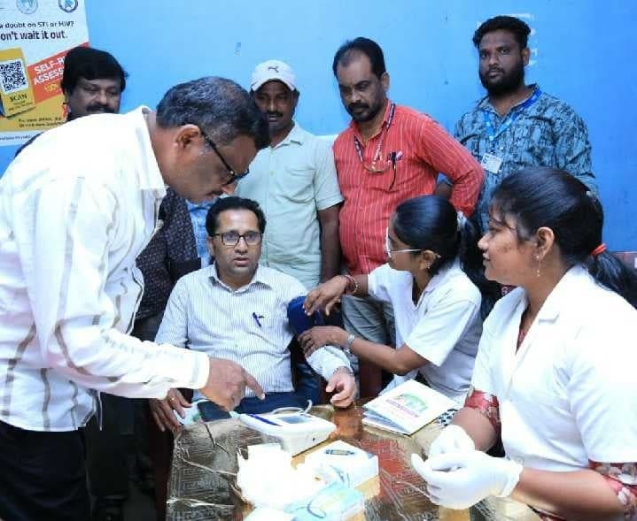 పారిశుద్ధ్య కార్మికుల ఆరోగ్యమే GWMC ధ్యేయం - Udayam