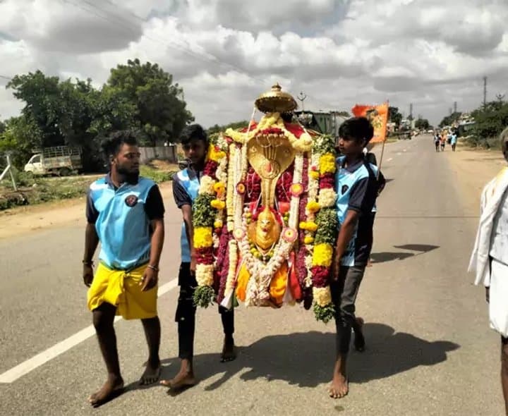 చింతకుంట నుంచి ఉరుకుందకు భక్తుల పాదయాత్ర