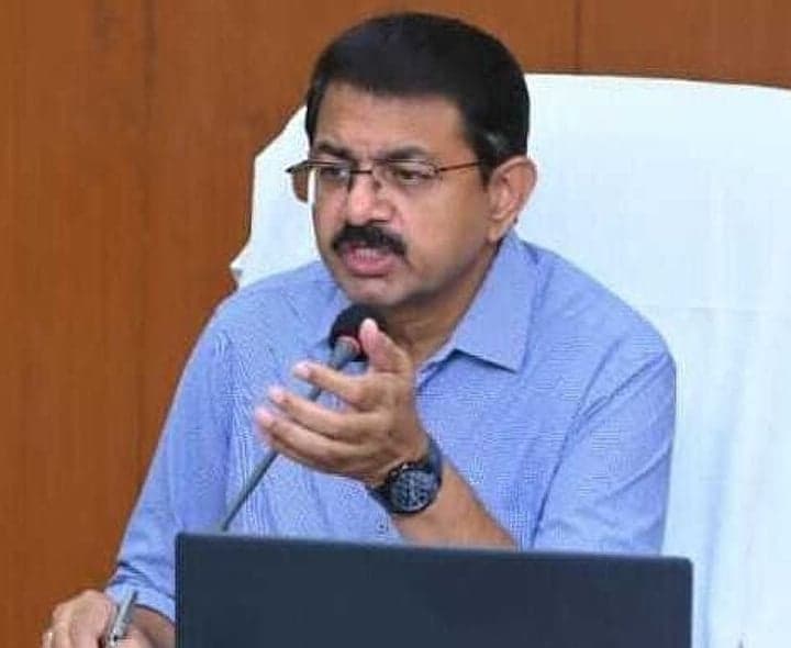 కొత్త పింఛన్లకు దరఖాస్తులు.. దళారులను నమ్మొద్దు - Udayam