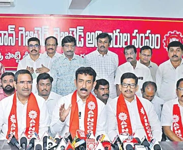 ఉద్యోగులను వంచిస్తున్న ప్రభుత్వం