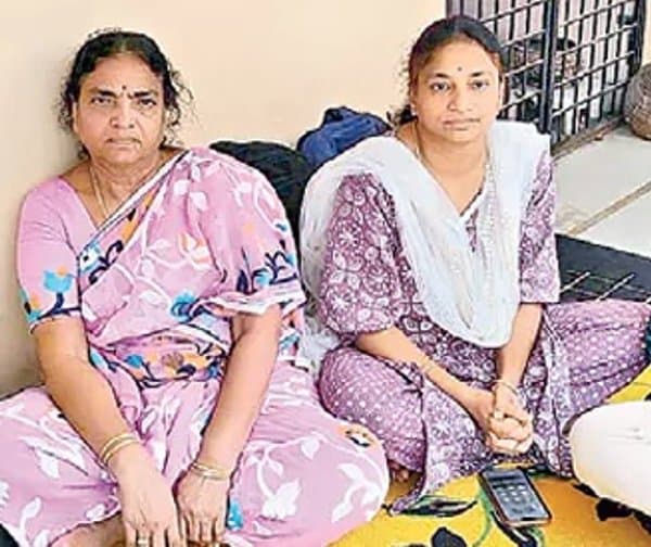 అత్తింటి ముందు ఎన్నారై మహిళ ధర్నా