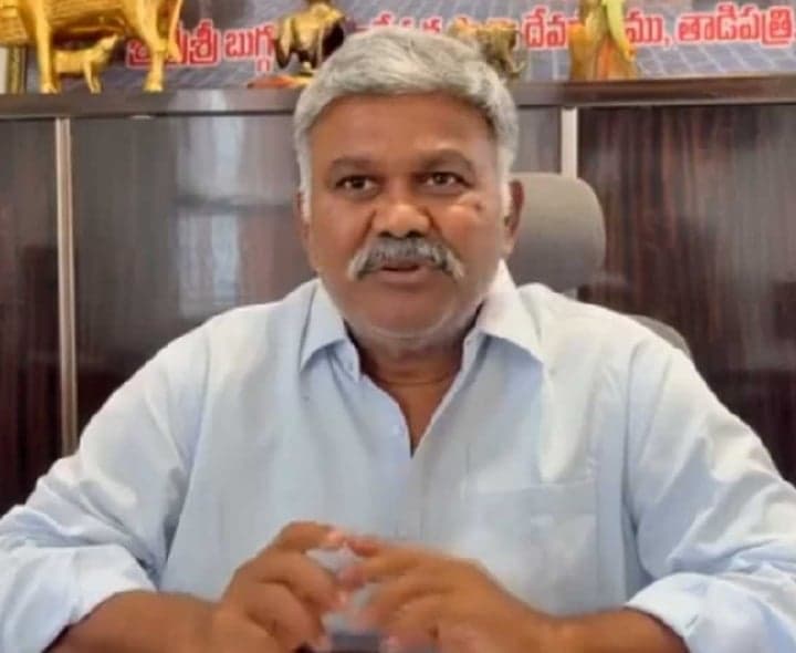 తాడిపత్రి మాజీ ఎమ్మెల్యేపై కేసు - Udayam