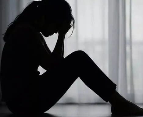 మార్కుల ఆశ చూపి విద్యార్థినిపై అత్యాచారం