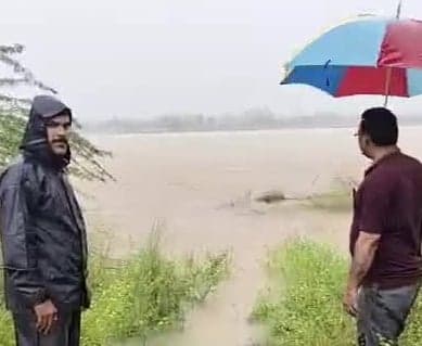 నరసన్నపేటలో డిప్యూటీ ఎంపీడీవో హెచ్చరిక - Udayam