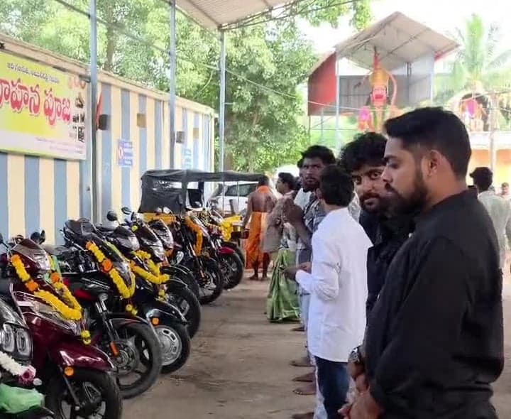 అయినవిల్లి విఘ్నేశ్వరుడి సన్నిధిలో రద్దీ - Udayam