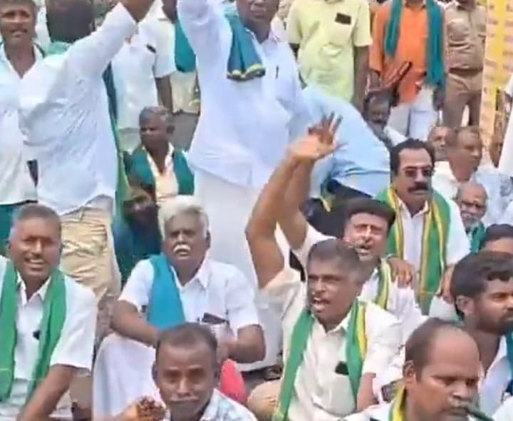 తమిళనాడులో పంట రుణాల మాఫీ కోసం రైతుల నిరసన