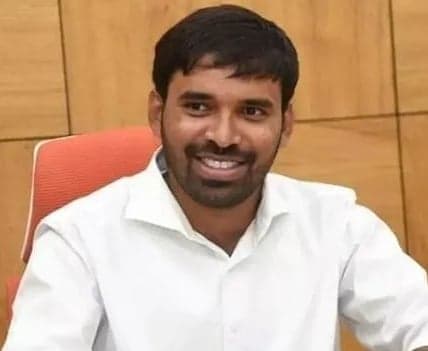 నామినేషన్ల తిరస్కరణపై ఏపీ హైకోర్టులో పిటిషన్