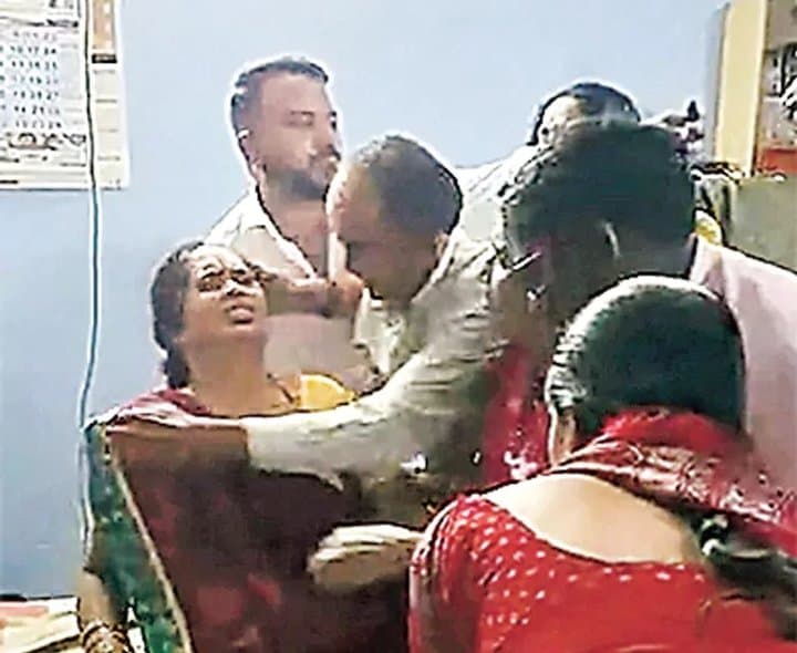 చ్ఛత్తీస్‌గఢ్‌లో ఉరి వేసుకున్న మహిళ మృతి