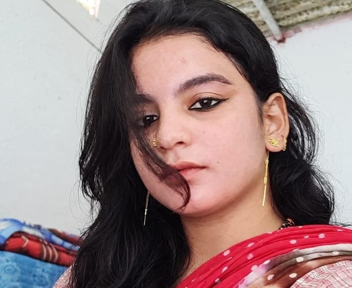 పిల్లల ముందే భార్యను హత్య చేసిన భర్త