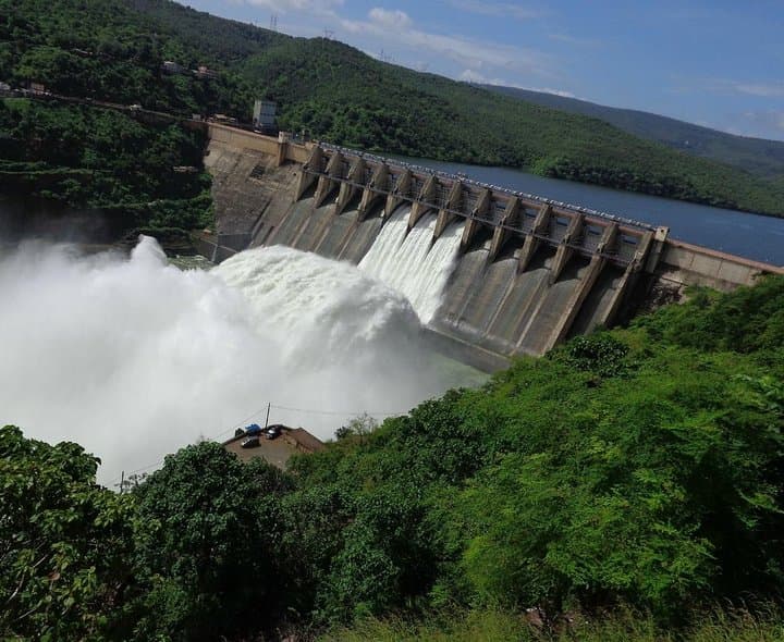 కృష్ణమ్మ జలకళ: జోరుగా వరద నీటి విడుదల