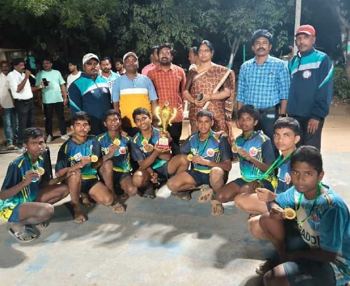 కబడ్డీలో ఏన్కూరు, అడవి మల్లెల జట్లు విజయం - Udayam