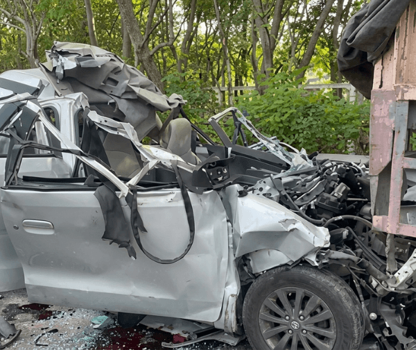 ఓఆర్‌ఆర్‌పై మరో కారు ప్రమాదం: నలుగురికి గాయాలు - Udayam Digital