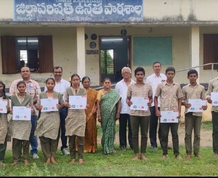 గొట్టుముక్కల విద్యార్థులకు ప్రోత్సాహక నగదు
