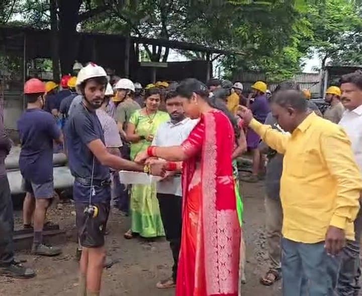 సింగరేణి కార్మికులకు బీజేపీ రాఖీలు