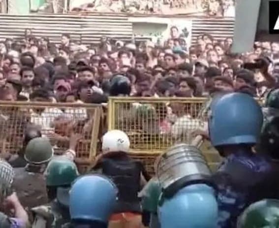నకిలీ ఏఐ వీడియోలు కారణంగా ఉజ్జయిని ఘర్షణలు
