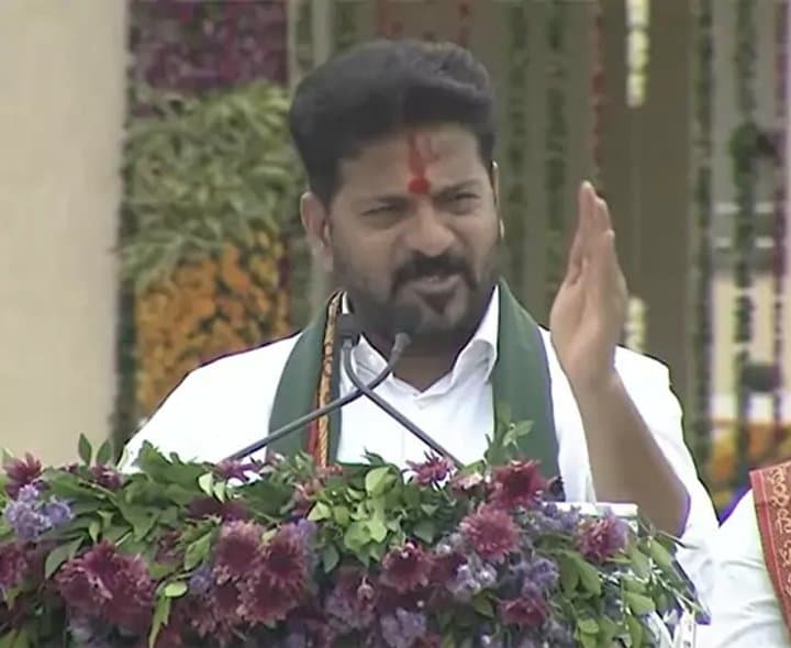 సీఎం రేవంత్‌రెడ్డి ఆడబిడ్డలకు న్యాయం గురించి ప్రశ్నించారు