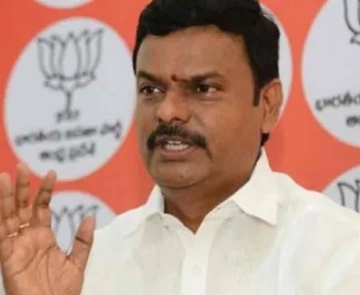 నీట్‌పై రాజకీయాలు మానుకోవాలి: పీవీఎన్ మాధవ్