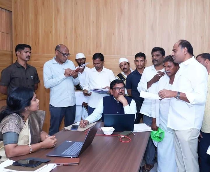 వెలుగొండ నిర్వాసితులకు వైఎస్సార్‌సీపీ భరోసా