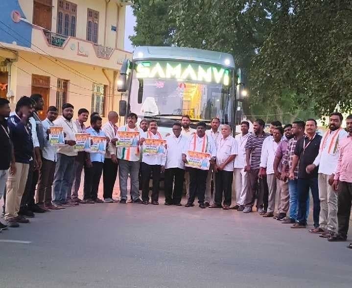 ఢిల్లీకి బయలుదేరిన చిగురుమామిడి కాంగ్రెస్ శ్రేణులు - Udayam