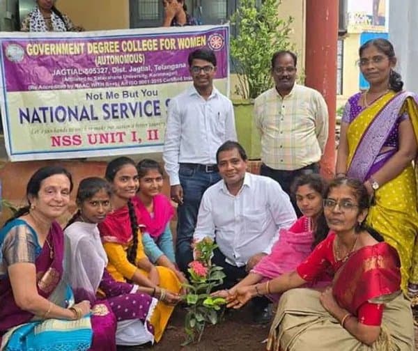 మొక్కలు నాటి సంరక్షించాలి