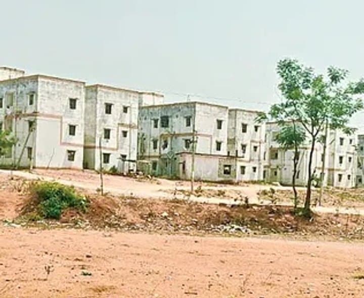 డబుల్ బెడ్‌రూం ఇళ్లపై ఫిర్యాదులు