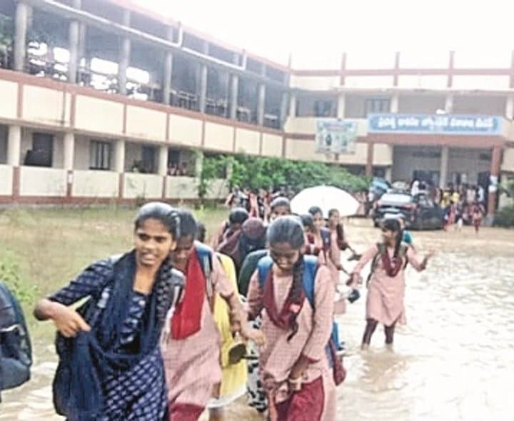  ప్రభుత్వ బాలికల కళాశాలలో వసతుల కొరత - Udayam
