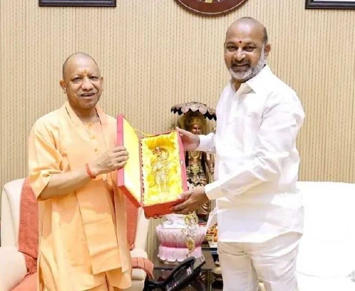యోగితో బండి సంజయ్‌ భేటీ
