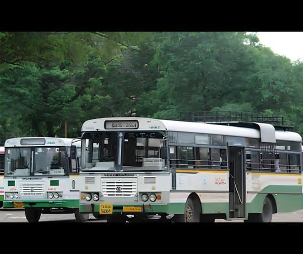 బస్సుల నిలుపుదల కోసం శనిగరం గ్రామస్థుల ఆందోళన