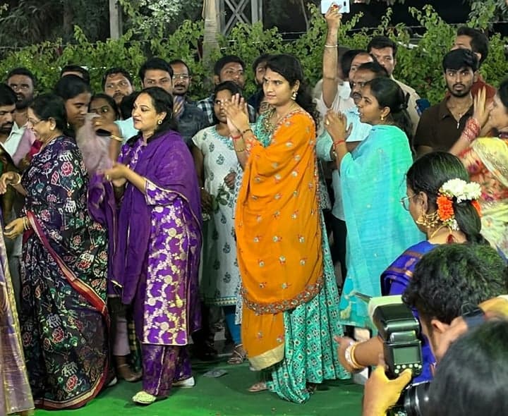 రంగధాముని చెరువు వద్ద బతుకమ్మ సంబరాలు - Udayam