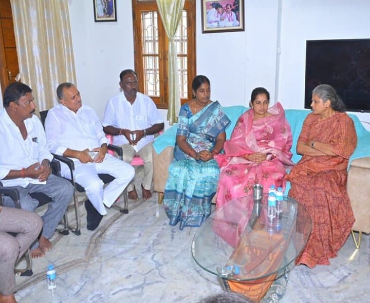 పెద్ది సుదర్శన్‌రెడ్డికి నివాళులర్పించిన నేతలు