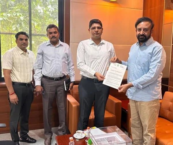 కలెక్టర్‌కు వినతిపత్రం అందజేసిన ఎమ్మెల్యే మదన్ మోహన్