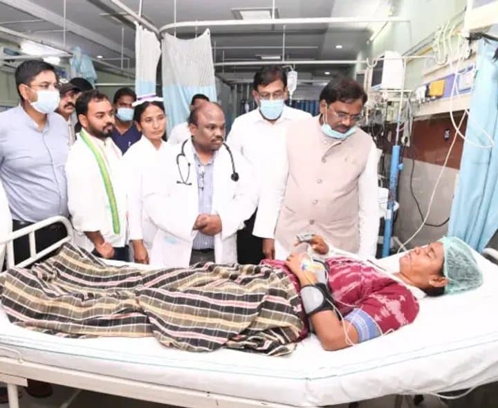వర్షాల వేళ ప్రజలు అప్రమత్తంగా ఉండాలి
