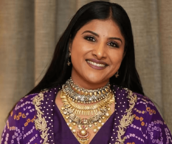 మంగ్లీపై న్యాయవాది సుబ్బారావు ఆరోపణలు: మైక్రోఫైనాన్స్ కేసులో ఫిర్యాదు - Udayam Digital