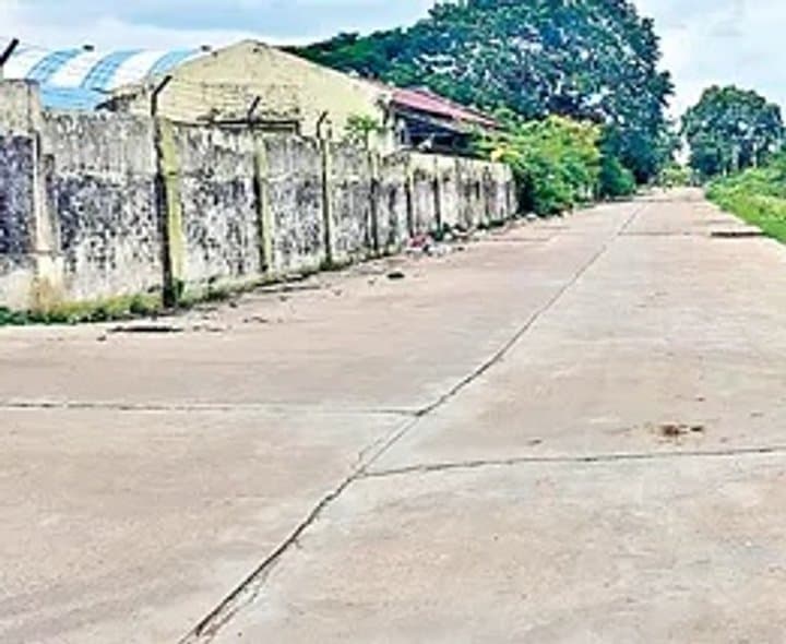 మార్కెట్‌ స్థలాల విక్రయాలపై ఆరోపణలు