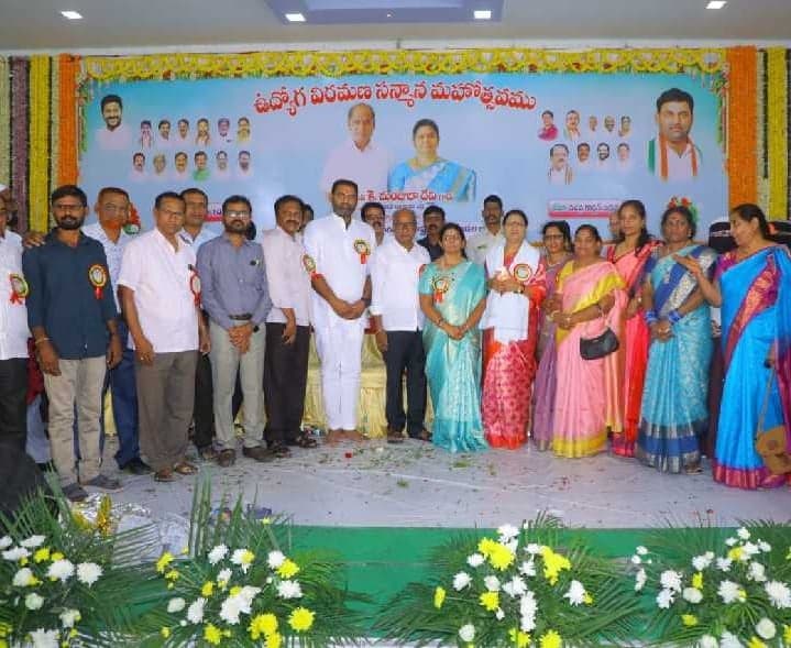 మంజులాదేవి సేవలు అభినందనీయం: ఎమ్మెల్యే - Udayam