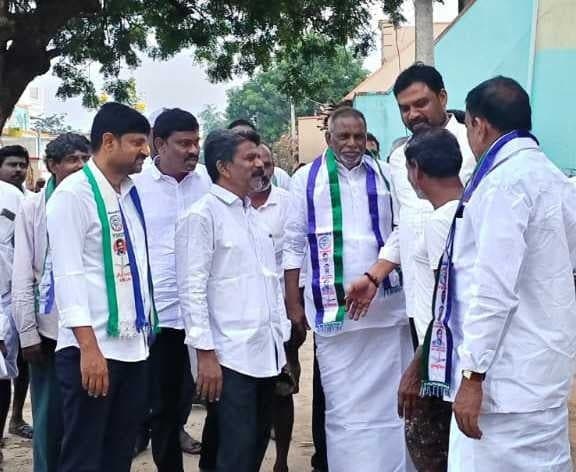 గంగాయపల్లెలో వైసీపీ ప్రచారం - Udayam