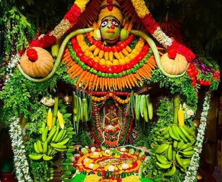 శాకాంబరీ అలంకారంలో బల్కంపేట ఎల్లమ్మ - gallery image 2