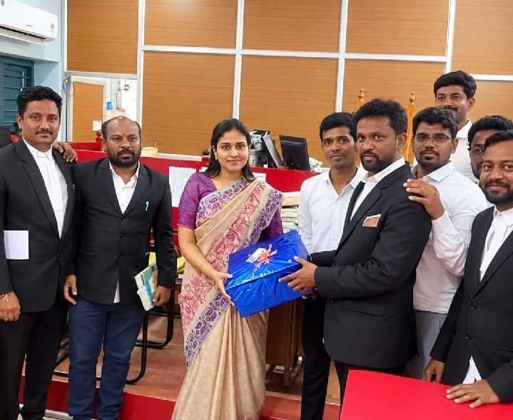 ఆదోని న్యాయమూర్తికి ఘన వీడ్కోలు - Udayam