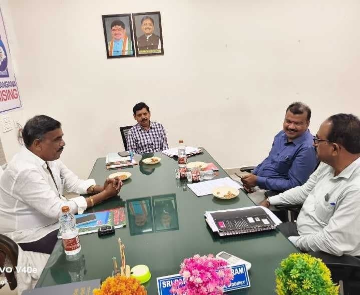 గ్రంథాలయ సమస్యల పరిష్కారంపై చర్చ - Udayam