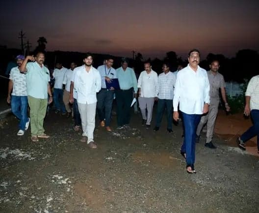 భీమిలి-నర్సీపట్నం రోడ్డు విస్తరణ పరిశీలన
