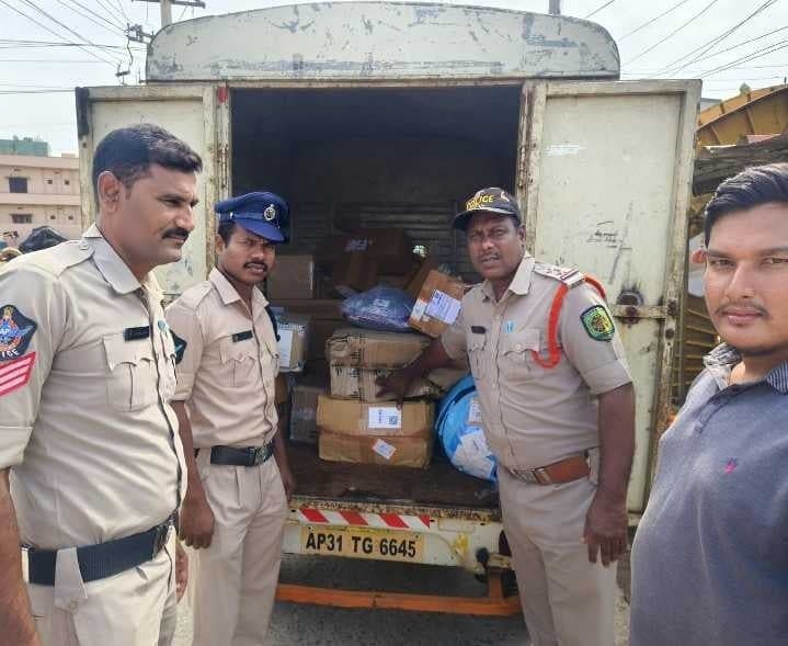గాజువాకలో విస్తృత వాహన తనిఖీలు - Udayam