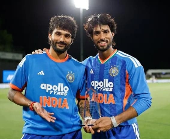తెలుగు కుర్రాళ్లు ఇరగదీశారు: దినేశ్‌ కార్తిక్‌ - Udayam