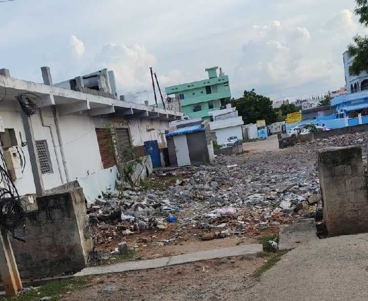 హుజూర్‌నగర్‌లో ప్రజాదారి మూసివేతపై ఫిర్యాదు - Udayam