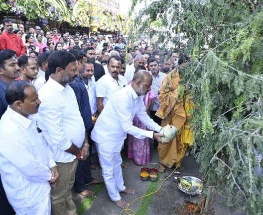 శ్రీ మహాశక్తి ఆలయంలో పూజ